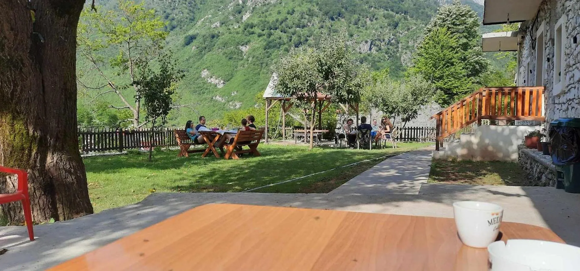 Stomici Guesthouse Nderlysaj B&B